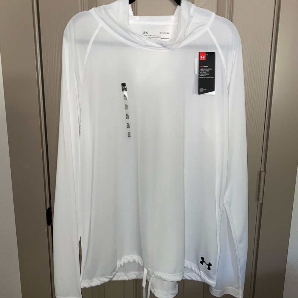 Under Armour Woman’s Shirt w/hoodie XL